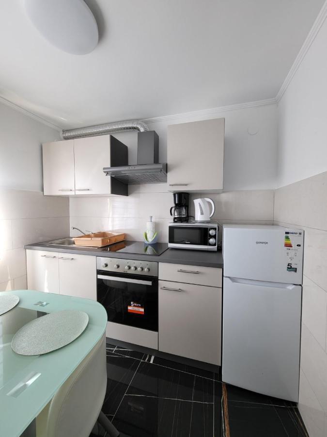 Apartman Dora With Sea View And Terrace อูมัค ภายนอก รูปภาพ