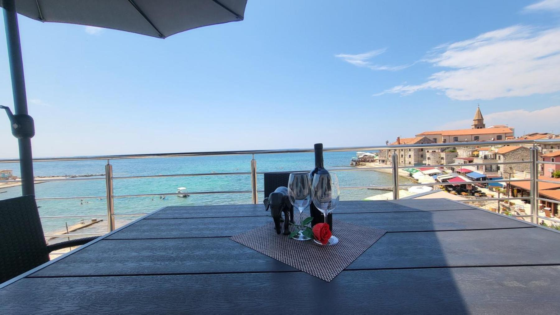 Apartman Dora With Sea View And Terrace อูมัค ภายนอก รูปภาพ