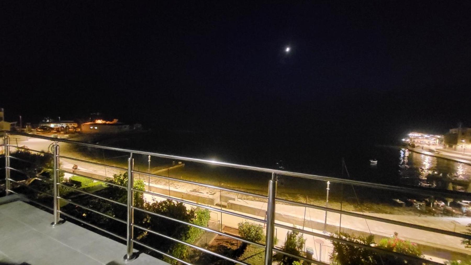 Apartman Dora With Sea View And Terrace อูมัค ภายนอก รูปภาพ